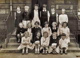 St Serf's School, Edinburgh  -  Class photo c.1959,  children aged aout 6