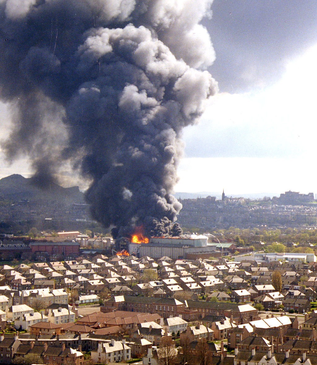 Aeriel view of the fire at Bruce Peebles' works , looking to the SE - 12 April 1999