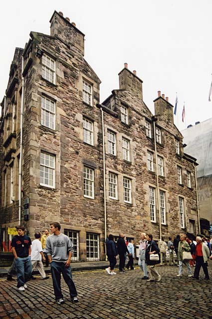 Cannonball House, Royal Mile, Edinburgh