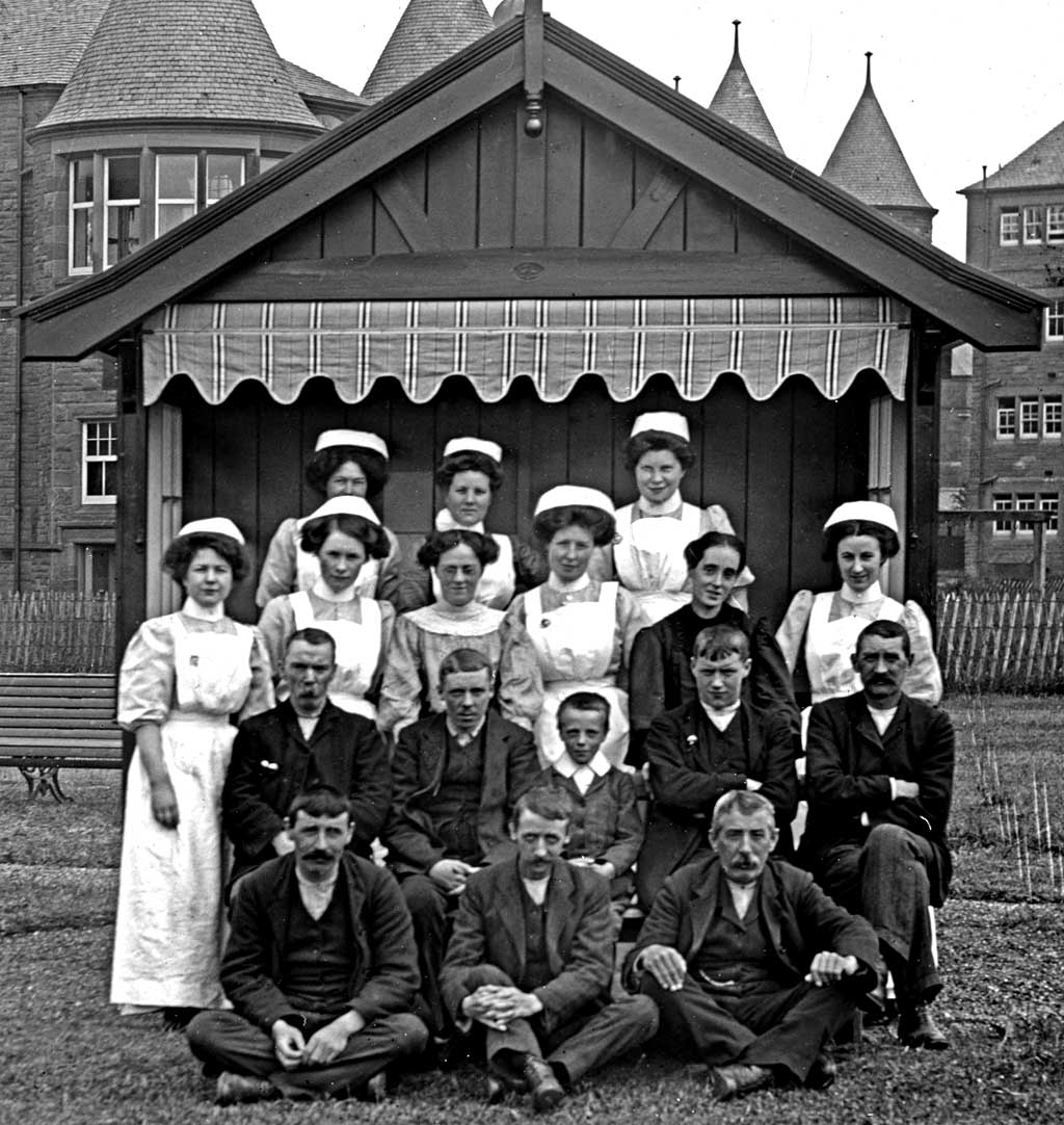 Workers at the City Hospital, outside