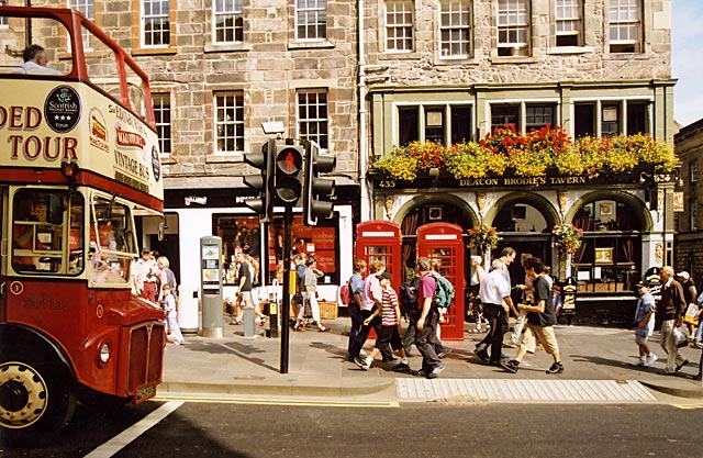 Deacon Brodie's Taverm  -  Edinburgh Royal Mile  -  August 2004