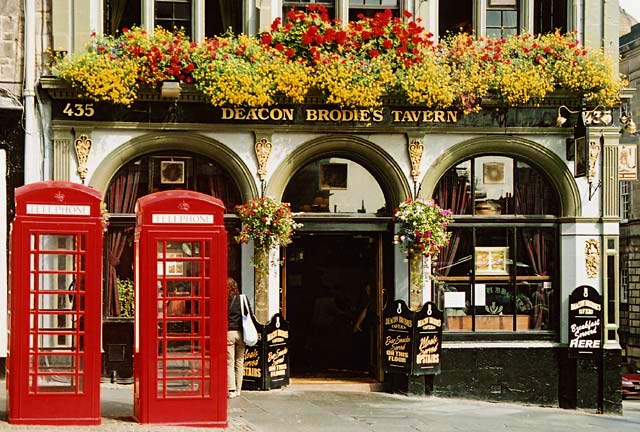 Deacon Brodie's Taverm  -  Edinburgh Royal Mile  -  August 2004