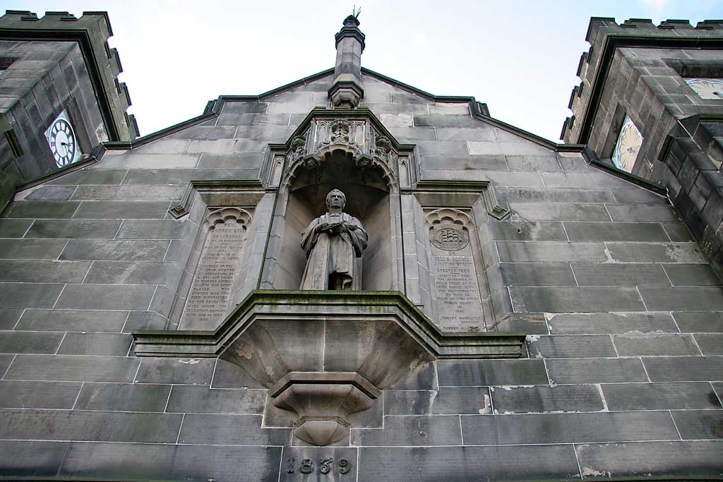 View of Leith Primary School from Duncan Place, Leith Links  -  October 2007