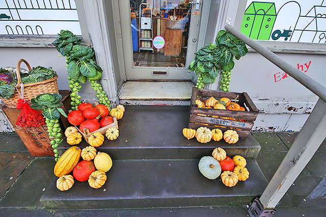 Earthy Fresh Food shop and Restaurant, Canonmills  -  The Entrance