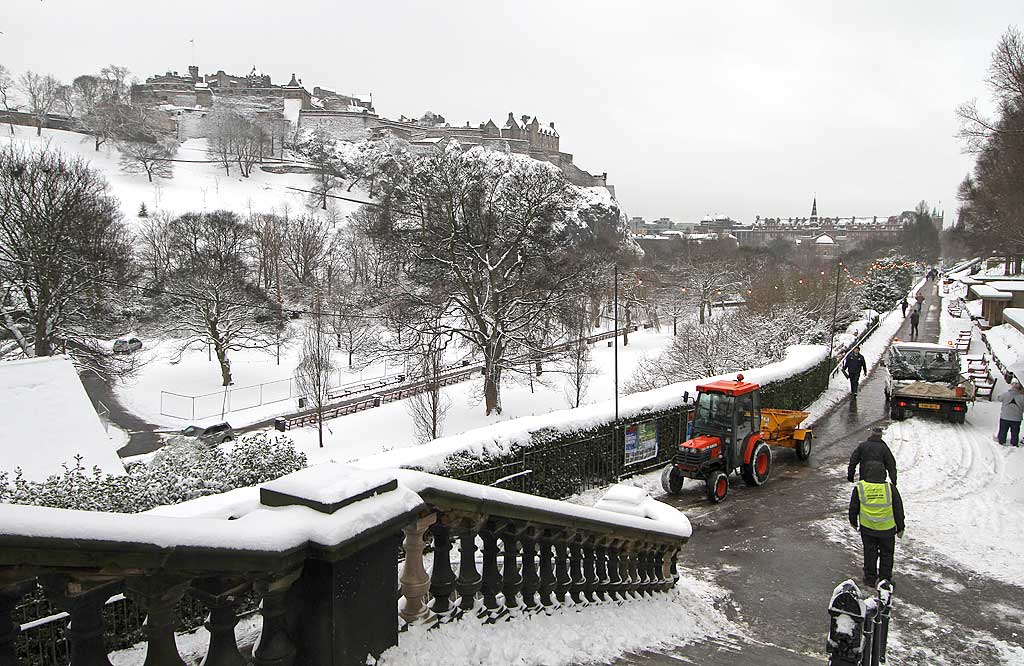 View from the steps at the NE corner of West Princes Street Gardens  -  Looking SW across the gardens towards Edinburgh CastleLooking to the south across Princes Street  -  Royal Scots Greys Statue and Edinburgh Castle