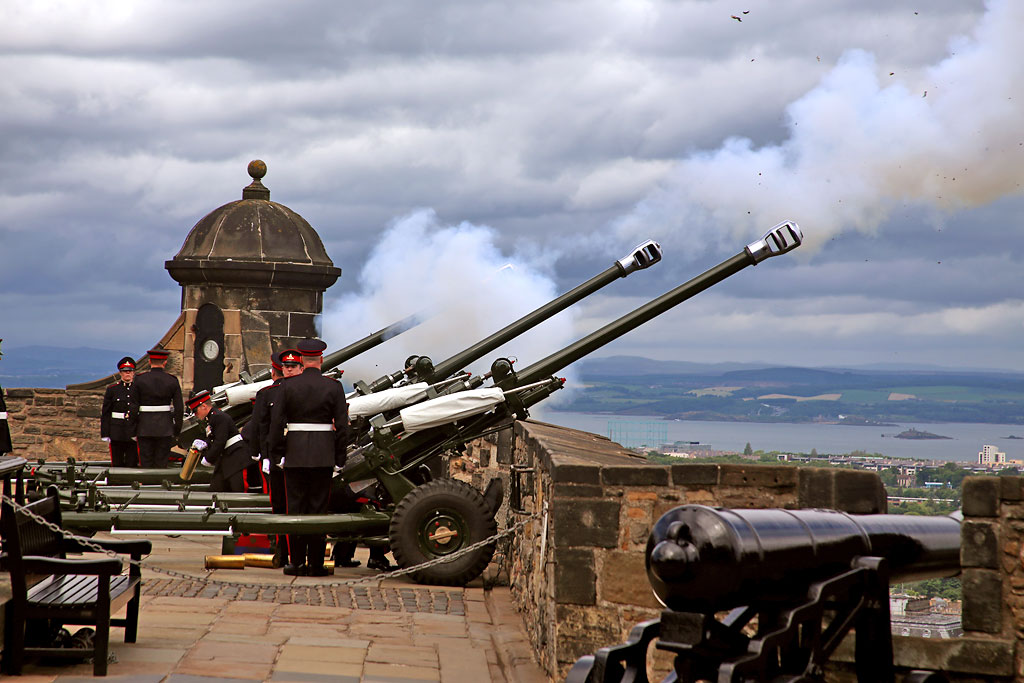 Edinburgh Castle  -  '21 Gun Salute' to celebrate The Queen's Official Birthday  -  June 15, 2013