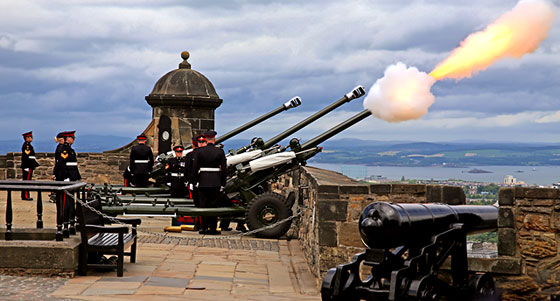 Edinburgh Castle  -  '21 Gun Saute' to celebrate the Ofdficial Birthday of The Queen  -  June 15, 2013