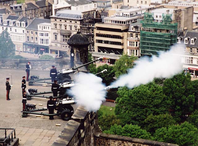 Edinburgh Castle  -  21 Gun Salute  -  12 June 2004