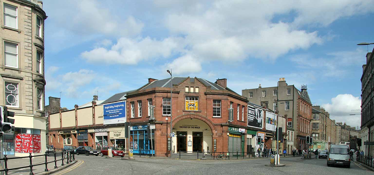 'Foot of the Walk' public house at the foot of Leith Walk  -  2006