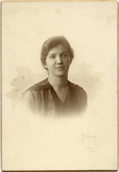 Platinotype print of a lady by Yerbury of Edinburgh