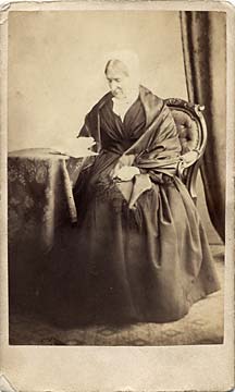 Carte de Visite from the 1860s (front)  -  Photographer: Gerorge Inglis  -  Old Lady