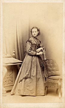 Carte de visite  -  Kyles  -  36 Regent Street  -  Lady, book and chair