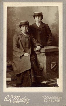 GR Mackay  -  Carte de Visite  -  photograph of two girls