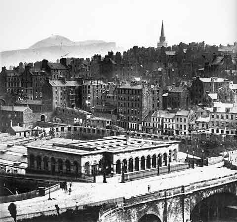 Waverley Station and Edinburgh Old Town