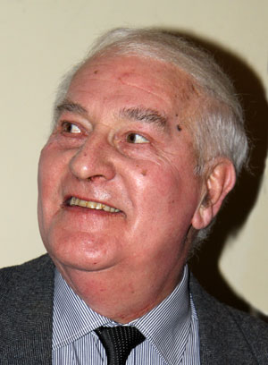 Sandy Cleland, a former President of EPS, at a gathering of EPS Members on 15 December 2010, to celebrate his recent invitation to join the London Salon.