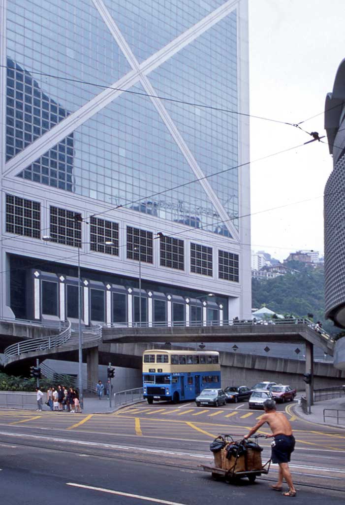 My Photographs  -  Hong Kong  -  Crossing the Road