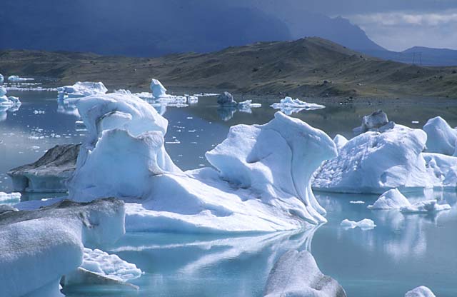 Photograph by Peter Stubbs  -  July 2001  -  Icelandic Icebergs