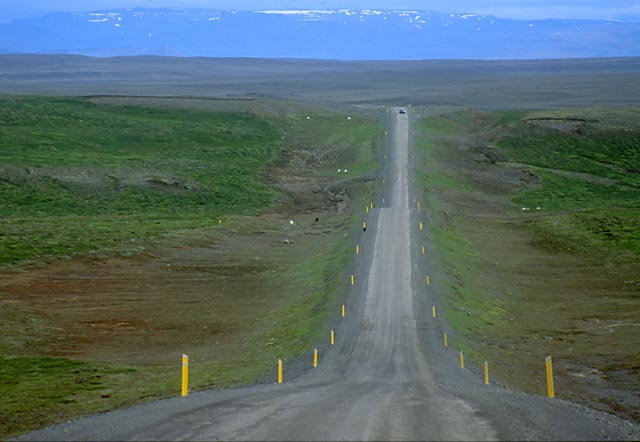 Photograph by Peter Stubbs  -  July 2001  -   Icelandic Road