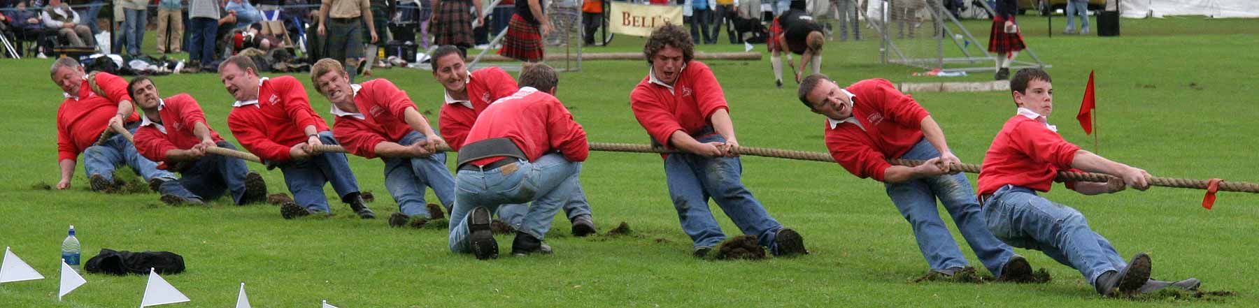 Scottish Highland Games  -  Pitlochry  -  10 September 2005  -  Tug-of War