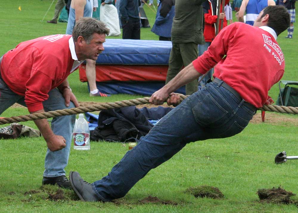 Scottish Highland Games  -  Pitlochry  -  10 September 2005  -  The coach encourages his team