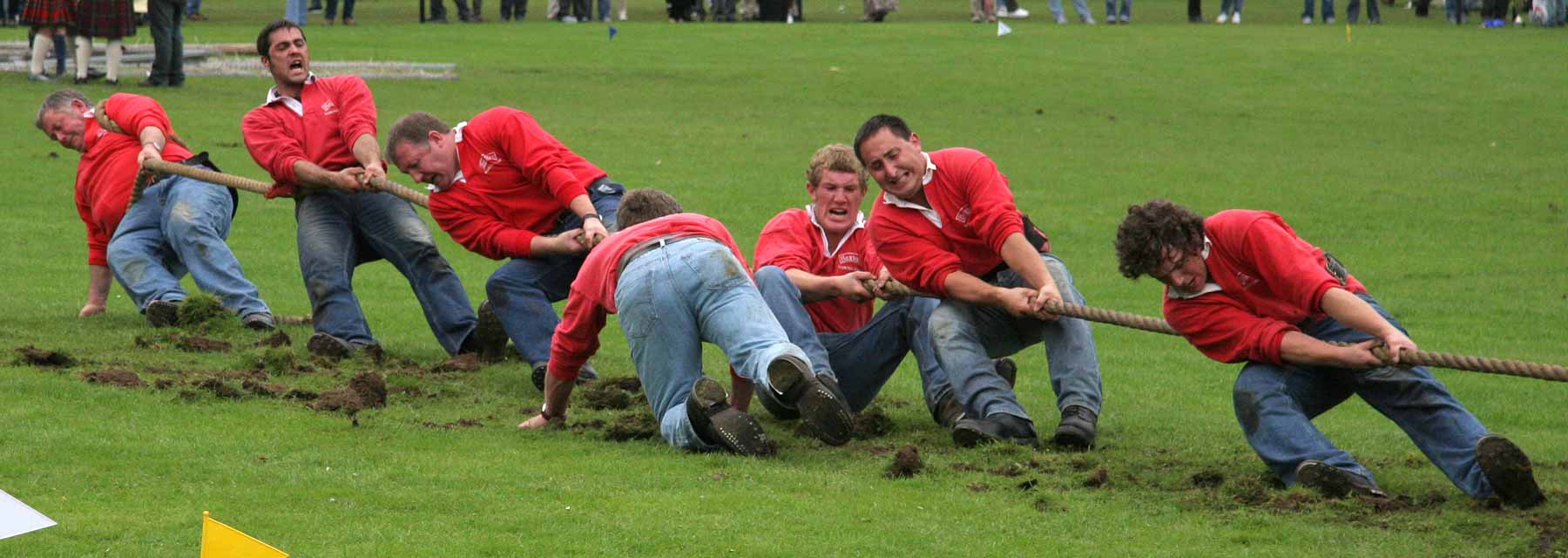 Scottish Highland Games  -  Pitlochry  -  10 September 2005  -  Tug-of War