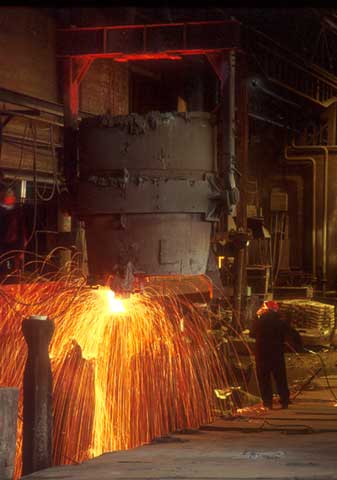 Clyde Shaw Steelworks  3  -  Pouring Hot Metal in to Ingots