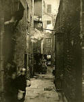 Photogravure by James Craig Annan, taken from Thomas Annan's photographs of the Old Closes and Streets og Glasgow