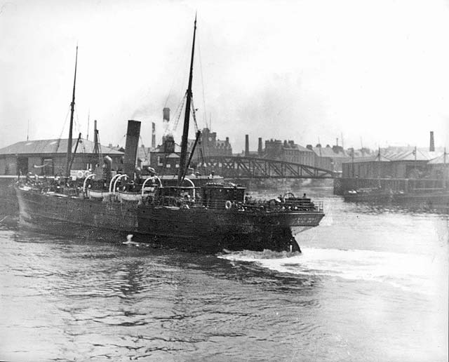 Alex Ayton Glass Plate  -  Leith  -  Ships at the Shore