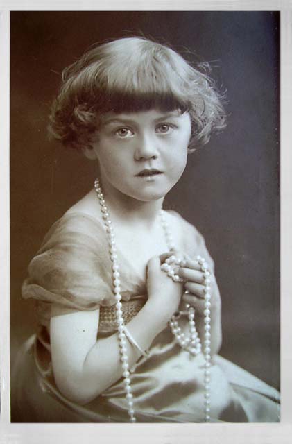 Photograph from the studio of Edinburgh photographer, Alec Roberts  -  Portrait of Marilyn Evan's mother, aged about 6