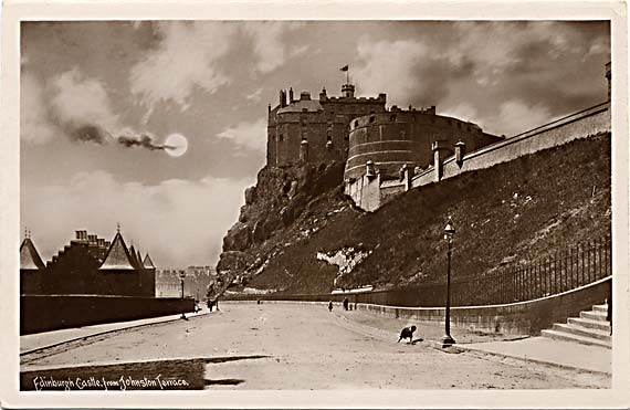 Edinburgh Castle from Johnston Terrace  -  Post Card  -  JS & S - E  publisher  -  The St Giles Series