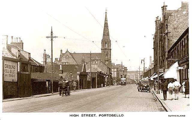 Postcard published by Sutherland  -  High Street, Portobello