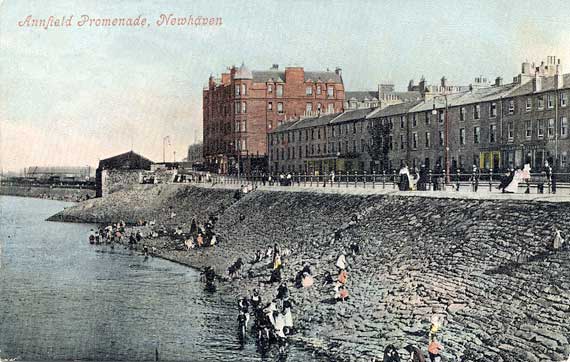 Newhaven Streets - Annfield Promenade - A Valentine Postcard