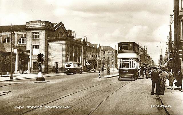 Postcard published by Valentine & Sons - Portobello High Street