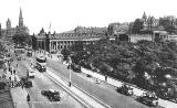 Postcard published by Valentine & Sons  -  Princes Street looking to the east towards the National Galleries