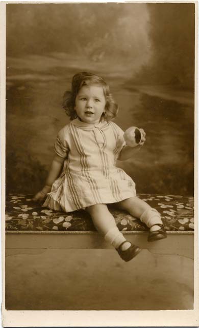 Jerome postcard  -  1932  -  Small Girl