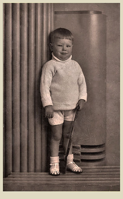 Donnie Graham's dad standing beside the pillar in Jerome's studio, 79 Leith Street, around 1935