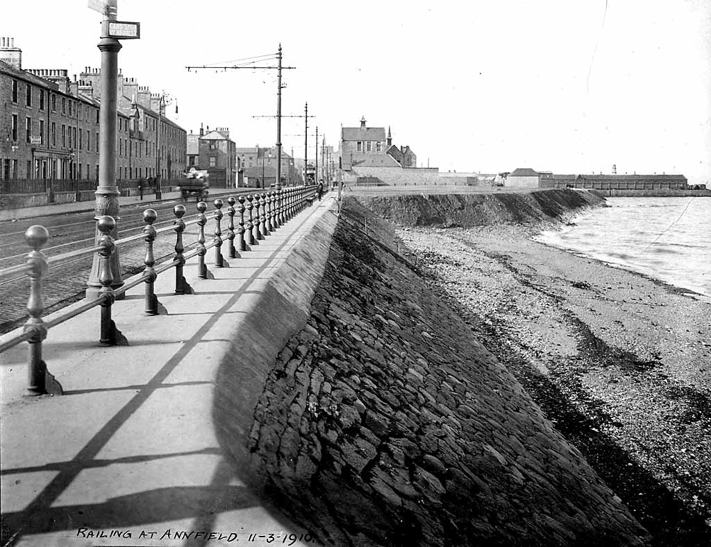 Postcard by Naylor  -  Annfield, Newhaven, beside the Firth of Forth
