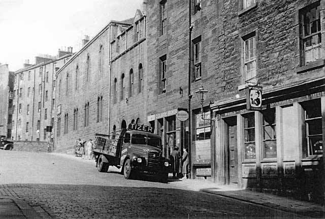 Dumbiedykes Survey Photograph - 1959 - Arthur Street with lemonade lorry