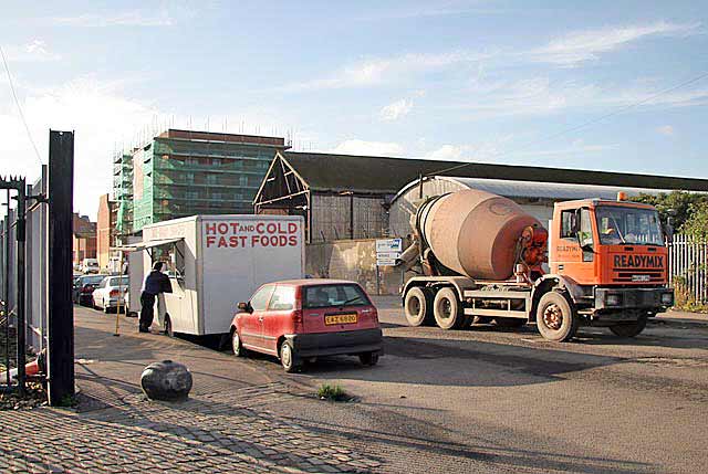 A snack van in Bath Road close to the entrance to Leith Docks.  This view looks towards Salamander Street  -  31 October 2005