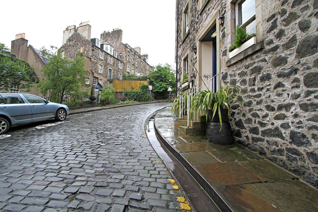 Houses at 20 to 26 Calton Hill, the steep street that links Leith Walk to Regent Road