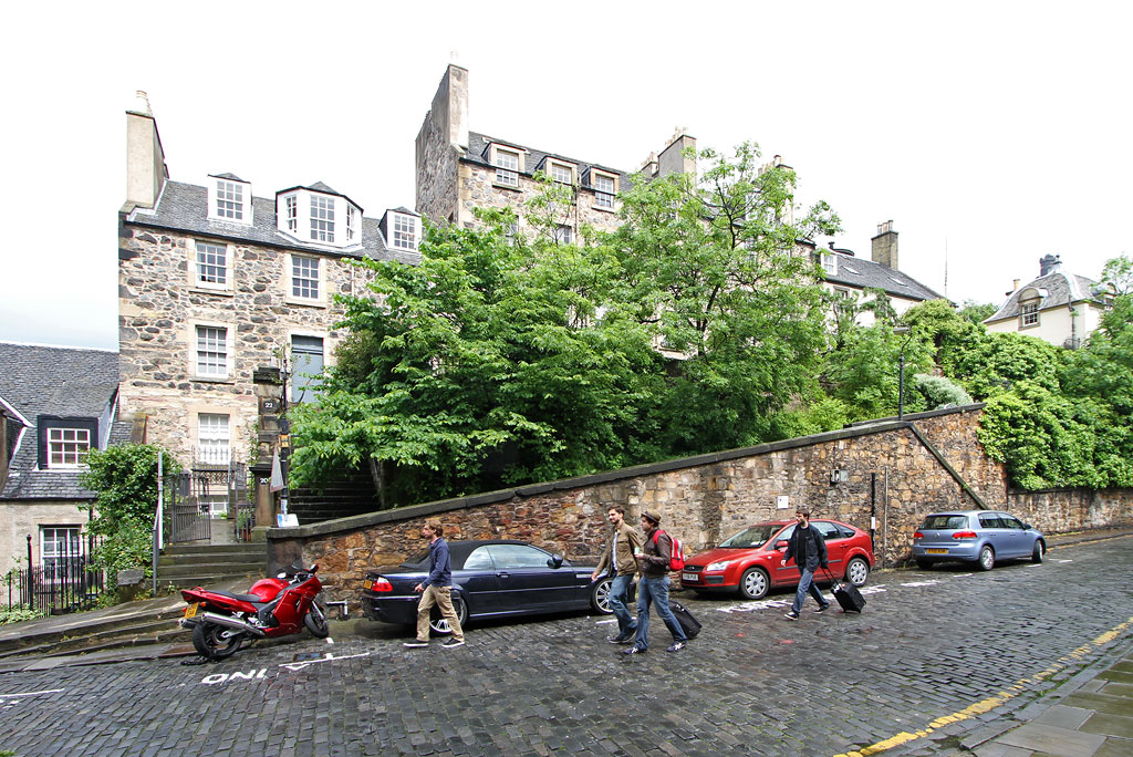 Houses at 20 to 26 Calton Hill, the steep street that links Leith Walk to Regent Road