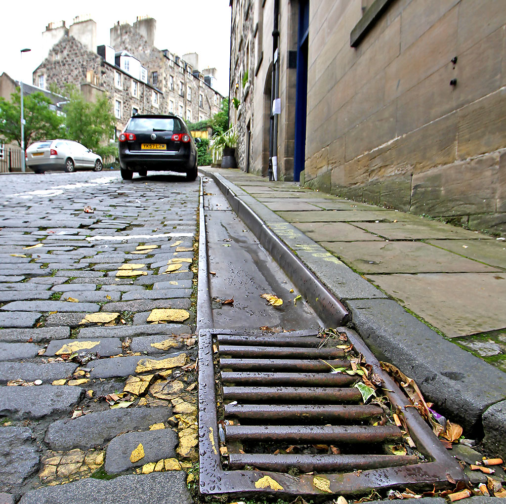 0_street_views_-_calton_hill_metal_gutte