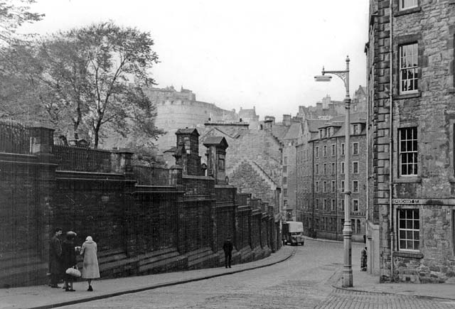 Looking up Candlemaker Row to the SE from Merchant Street