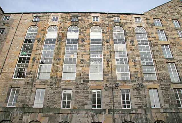 Apartments at Carpet Lane, Leith  -  Photograph taken November 2005