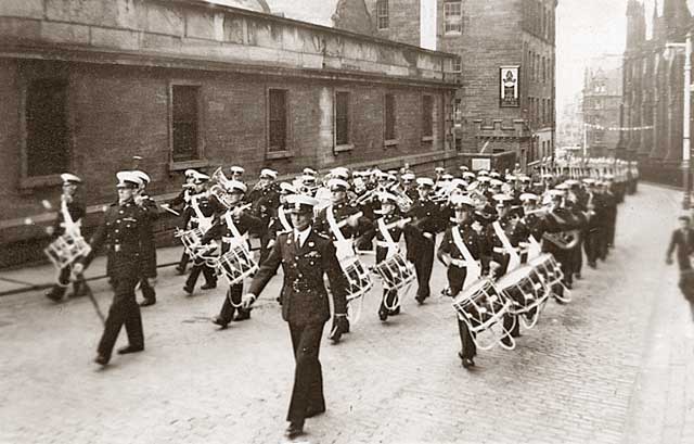 Parade up Castlehill towards Edinburgh Castle Esplanade - around 1953