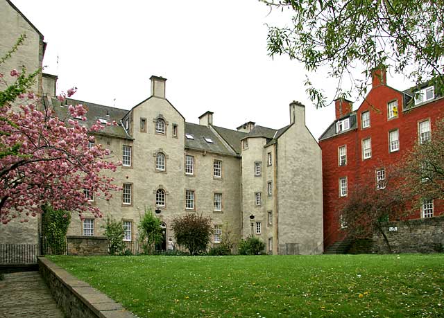  The south and west sides of Chessel s Court  -  photographed May 2006