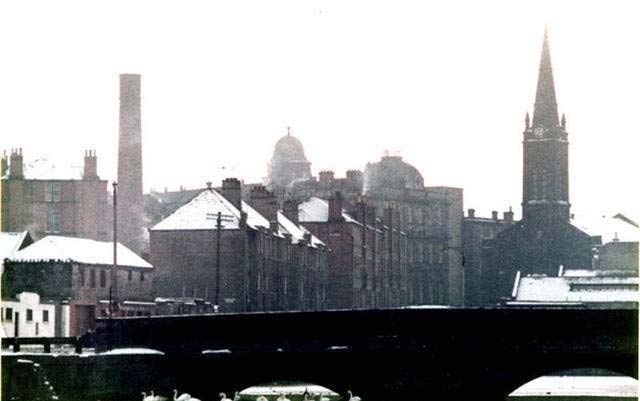 Coalhill, Leith  -  Swans  on the Water of Leith -  When was this photo taken?