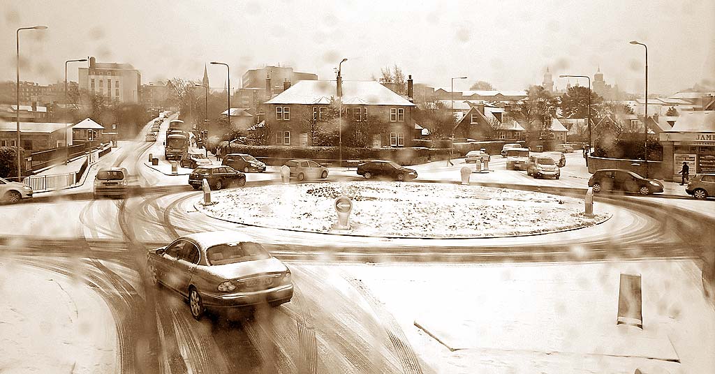 Looking SW at Comely Bank Roundabout  -  December 2009