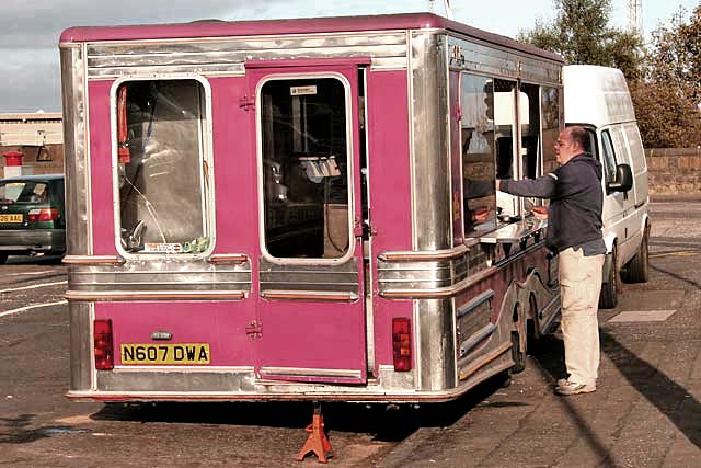 Zoom-in to refreshement van at Craigentinny Avenue North, Seafield  -  September 2005