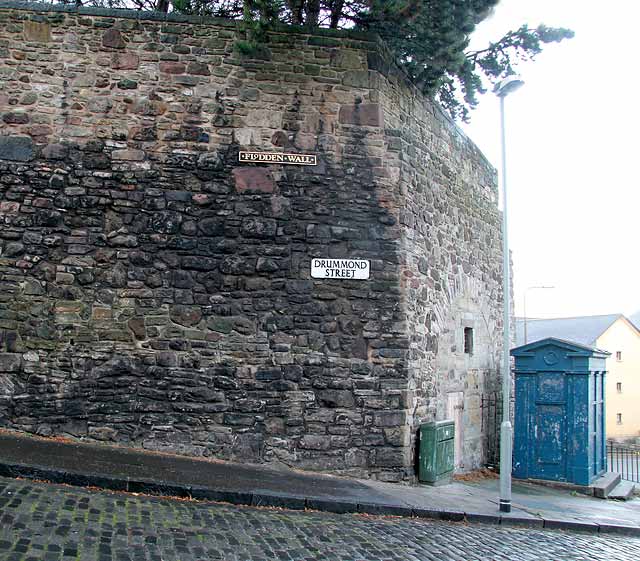 The Flodden Wall and Police Box on the corner of Drummond Street and Pleasance - December 2007